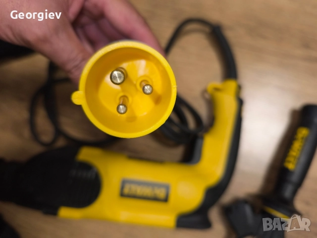 Ударно пробивна дрелка DeWalt D25123 LX, 800W, 115V, SDS max + инструменти, снимка 4 - Бормашини - 51878815