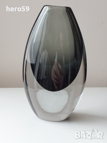 Стара авторска ваза от стъкло фирма Kosta Boda, снимка 1 - Вази - 44978274