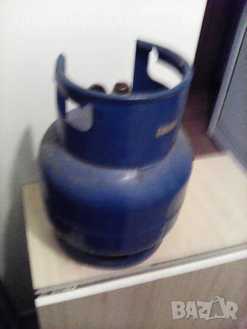    Газова    бутилка    12  литра     с    нов   клапан   има гас  /  регистрирна   .., снимка 1 - Газови котлони - 48263415