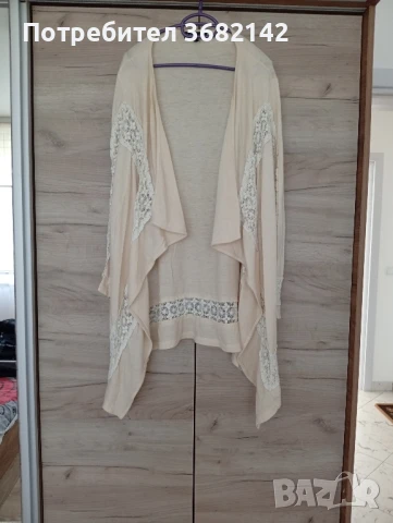 продавам дамска бежова жилетка 