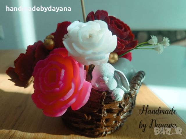 Керамична кашпа аранжирана със сапунени цветя и топерче с послание. , снимка 3 - Подаръци за жени - 45993424