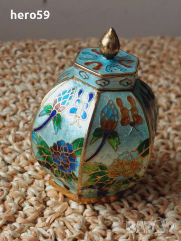 Прекрасна китайската ваза(кутийка) с гилеше емайл, снимка 10 - Антикварни и старинни предмети - 45371707