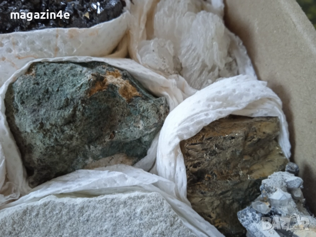 Sale, Кутия с минерали от България,естествени кристали и камъни, за колекционери геолози любители, , снимка 3 - Колекции - 51854534