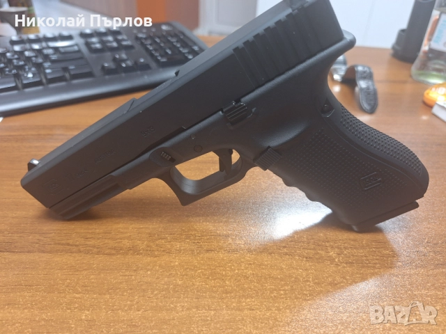 GLOCK 17 Gen4 UMAREX-чисто нов, снимка 2 - Въздушно оръжие - 51934907