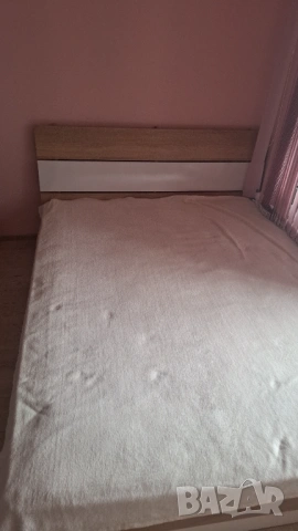 Спалня 160/200 , дъб сонома + бял гланц с матрак ПРЕДПОЧИТАМ ЛИЧНО ПРЕДАВАНЕ, снимка 2 - Спални и легла - 54217163
