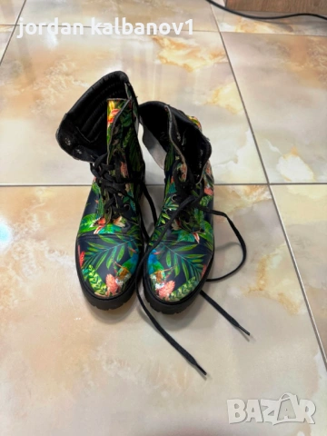 Подарявам - дамски шарени на листа боти номер - 35 стелка - 23см. ток - 1,5см.