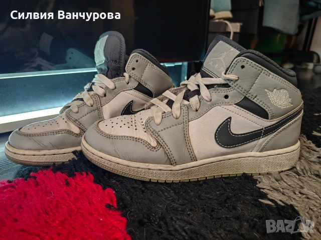 NIKE AIR JORDAN 1 MID LIGHT SMOKE GREY, снимка 2 - Детски маратонки - 53481267