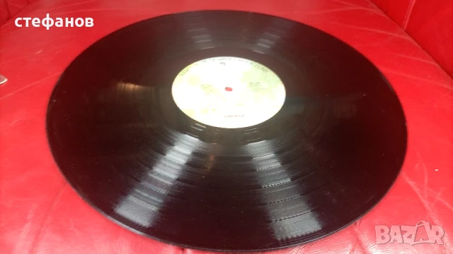 Дългосвиреща грамофонна плоча на AMERICA „HOLIDAY” 1974 г, Франция, снимка 5 - Грамофонни плочи - 50693638