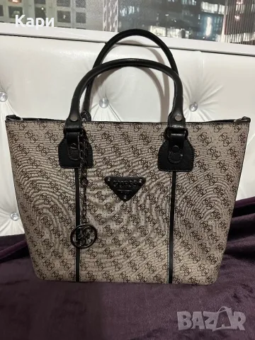 Дамска чанта Guess, снимка 1 - Чанти - 47336441