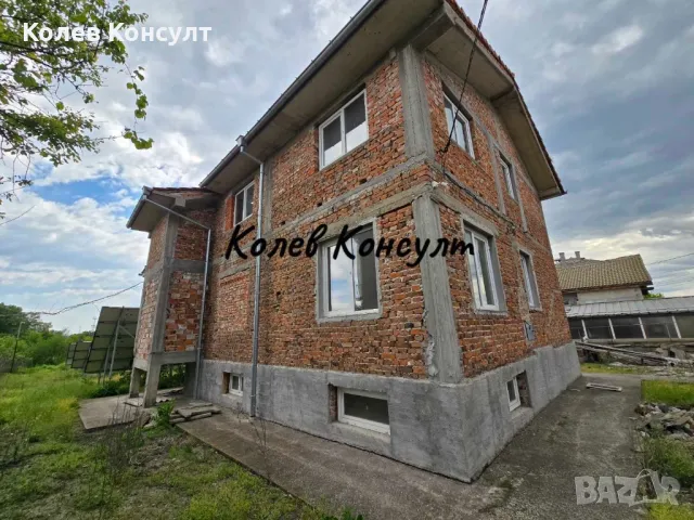 Продавам двуетажна къща + изграден фец в Димитровград , снимка 1