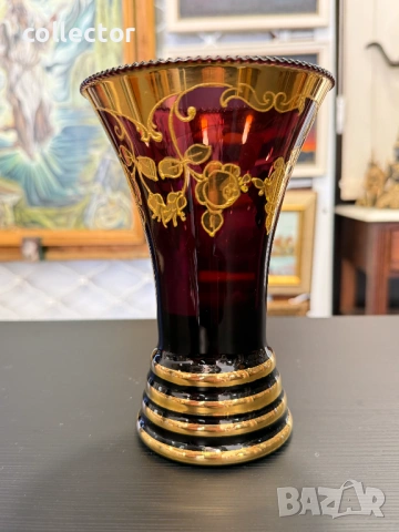 Френска рубинена кристална ваза с позлата. №7917, снимка 5 - Антикварни и старинни предмети - 53681655