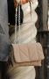 Дамска ватирана чанта в бежов цвят с клъч затваряне и дълга дръжк тип синджир, снимка 4