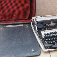 стара ръчна пишеща машина в куфар , снимка 11 - Антикварни и старинни предмети - 44993314