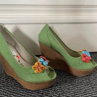 Обувки летни на платформа зелено ново, снимка 3 - Дамски обувки на ток - 45453106