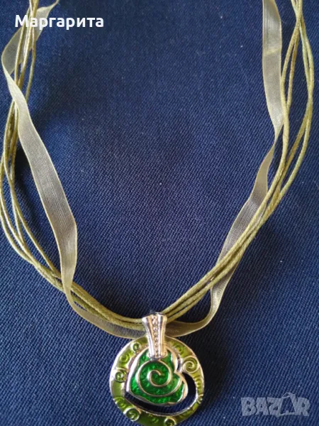 колиета от изложения на ръчно направени бижута, снимка 1