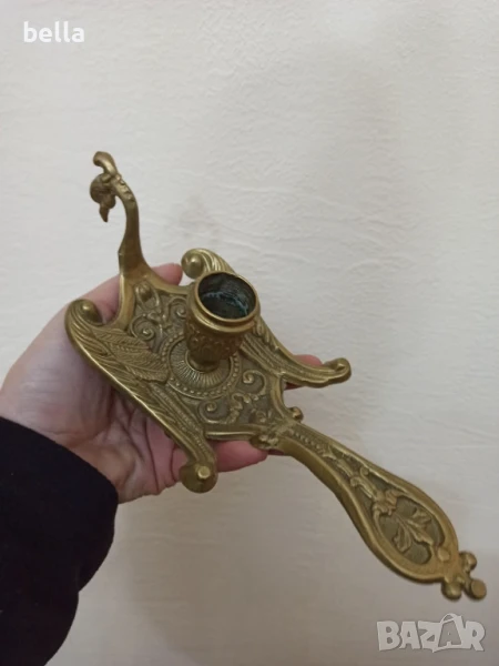 Масивен бронзов свещник във форма на паун произведен във Франция между 1900-1940 г, снимка 1