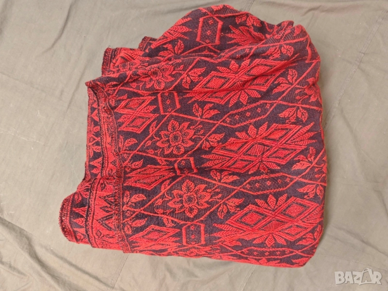 продавам червен килим / покривало за легло Нов. , снимка 1