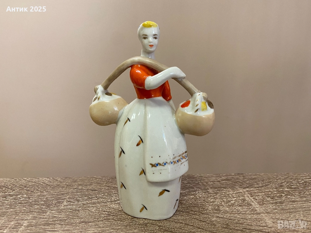 Фарфорова статуетка „Момиче с коромисло“, Полонски завод, снимка 1