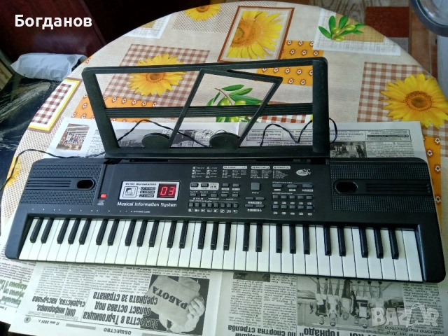 СИНТЕЗАТОР 5 ОКТАВИ 61 КЛАВИША /по-малките/ ПОДХОДЯЩ ЗА ДЕЦА