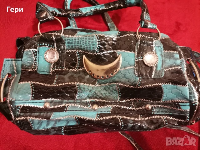 Елегантна дамска чантичка е тюркоаз и черно
