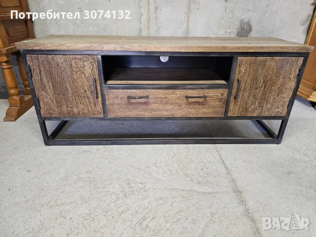 Шкаф от метал и дърво