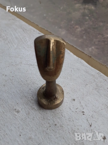 Малка масивна бронзова фигурка пластика