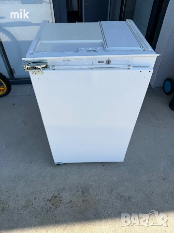 Малък хладилник Миеле за вграждане, снимка 3 - Хладилници - 53703445