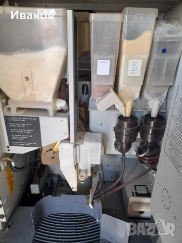 Вендинг автомат Зануси брио 250, снимка 2 - Вендинг машини - 53436845