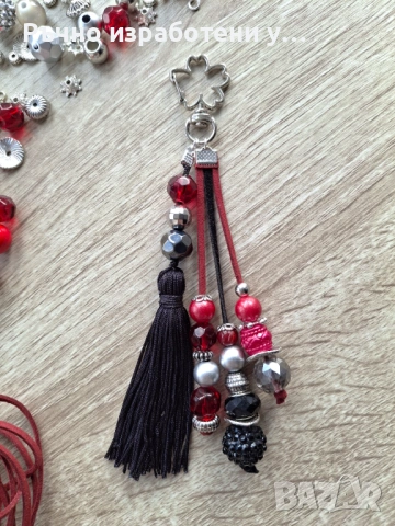 Украшение за чанта Вишнев цвят ръчна изработка, снимка 3 - Чанти - 53670979