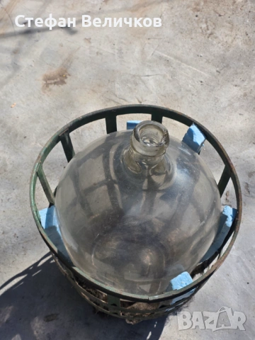 Голяма стъклена дамаджана 50л в метална клетка, снимка 4 - Колекции - 54108013