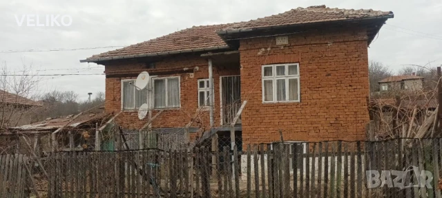 Продава се къща с приземен етаж и втори, снимка 1