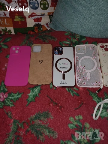 Продавам  чисто нови 7 броя кейсове и 3 бр. твърди протектора за ihpone3