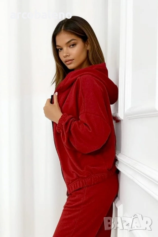 Дамски комплект анцуг Gloria, суитшърт и 7/8 панталон, 3цвята , снимка 8 - Комплекти - 51625350