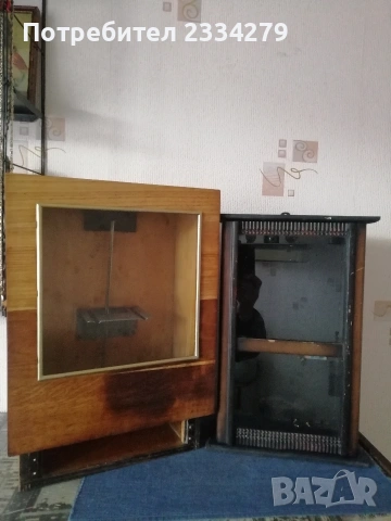 Стари дървени кутии от стенни часовници. 