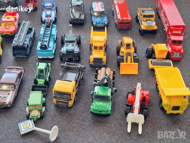 Огромна колекция от колички + бонус 3 изтрелвачки, снимка 9 - Коли, камиони, мотори, писти - 52621905