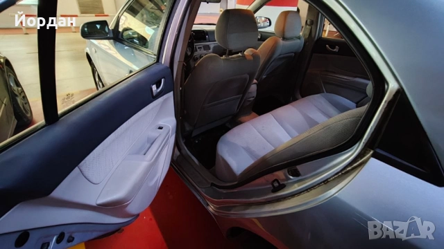 Продвам Hyundai Sonata 2.0i Газ/бензин, снимка 10 - Автомобили и джипове - 52690918