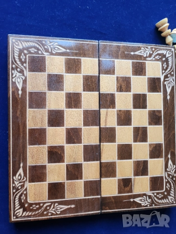 шах - голям ( и табла) р-р 48х48см, пирографиран р-р 34х34 см и лакиран красив, к-ти с фигури/пулове, снимка 10 - Шах и табла - 52583035