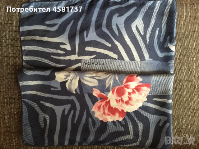 Копринен шал Escada, снимка 4 - Шалове - 52010310