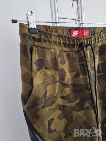 Страхотно мъжко долнище NIKE TECH FLEECE , размер М , снимка 5 - Спортни дрехи, екипи - 53934570