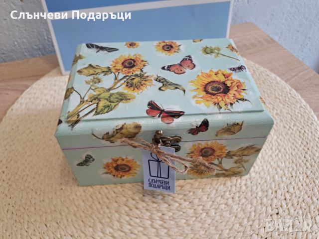Декупаж Кутия за Бижута със Слънчогледи и Пеперуди Ръчна Изработка