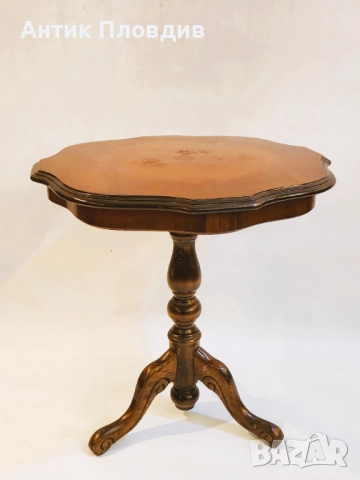 Класическа помощна масичка с интарзия