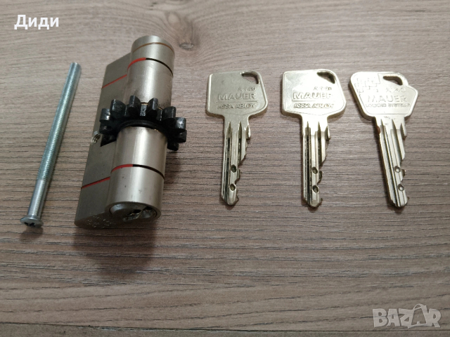 Секретен патрон + 4 ключа.Дължина 70мм.С 13 зъба.