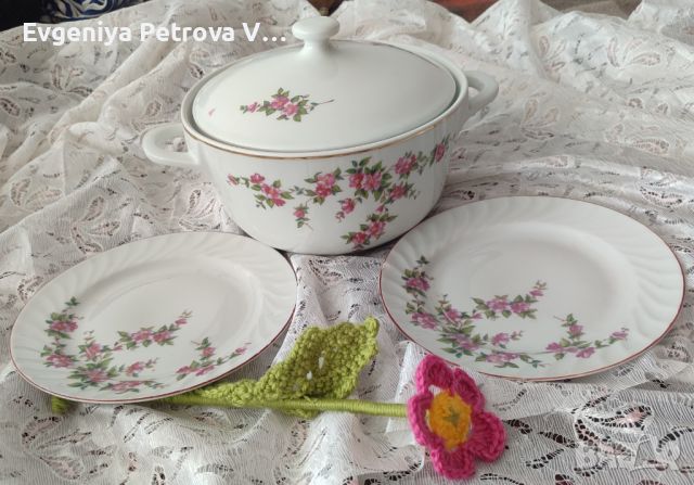 Български порцелан, супник + две десертни чинии + цвете