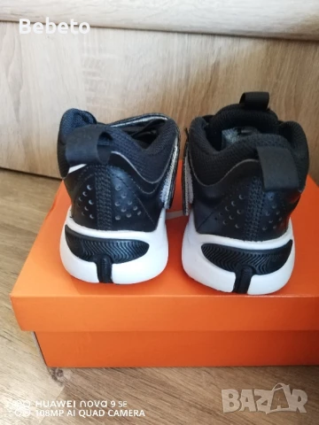 Маратонки Nike 29,5 номер, снимка 3 - Детски маратонки - 51226824