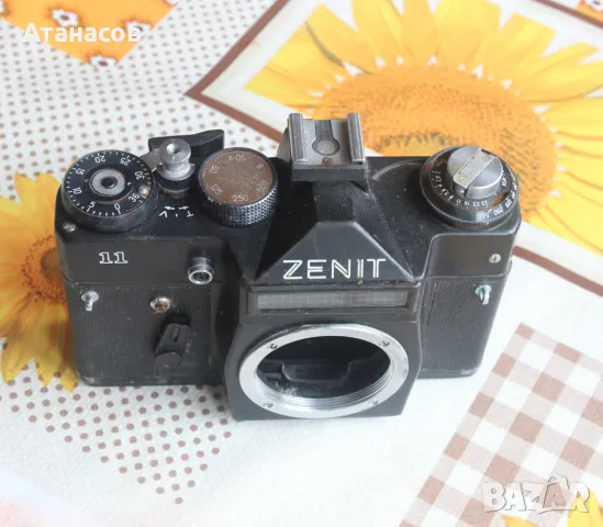 Фотоапарат Zenit 11 за части, снимка 2 - Фотоапарати - 47041958