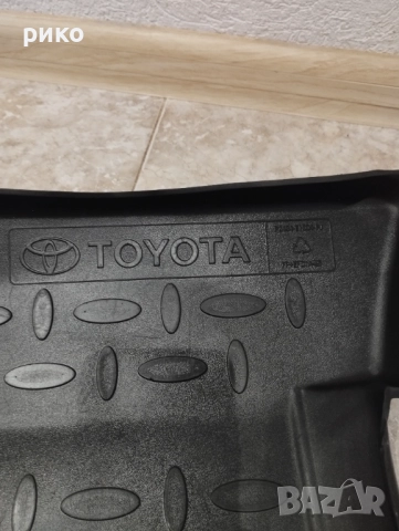 Оригинална гумена стелка Тойота Аурис , снимка 2 - Аксесоари и консумативи - 51814144