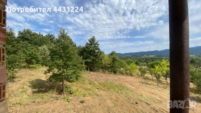 Поземлен имот в урбанизирана територия, застроен с масивна двуетажна жилищна сграда – груб строеж, в, снимка 2 - Къщи - 51617618