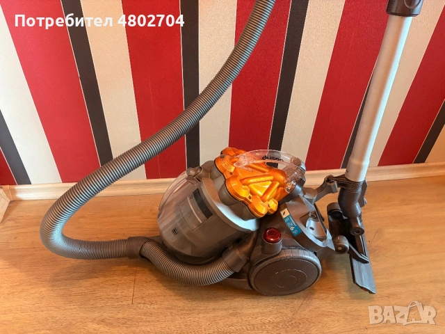 Прахосмукачка Dyson DC26 / City – оригинална, мощна, без торбичка, снимка 2 - Прахосмукачки - 54257471