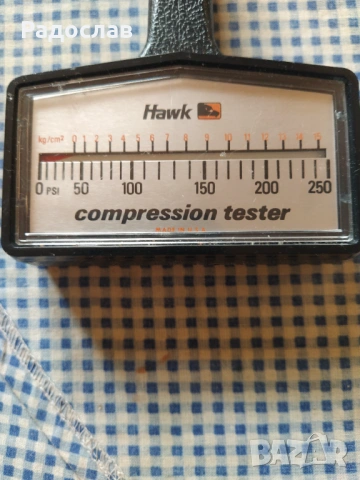 стар автомобилен манометър HAWK  USA, снимка 2 - Аксесоари и консумативи - 53931928