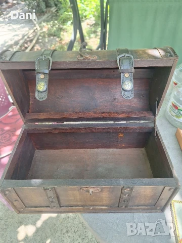 Голямо дървено куфарче, снимка 2 - Антикварни и старинни предмети - 51279099